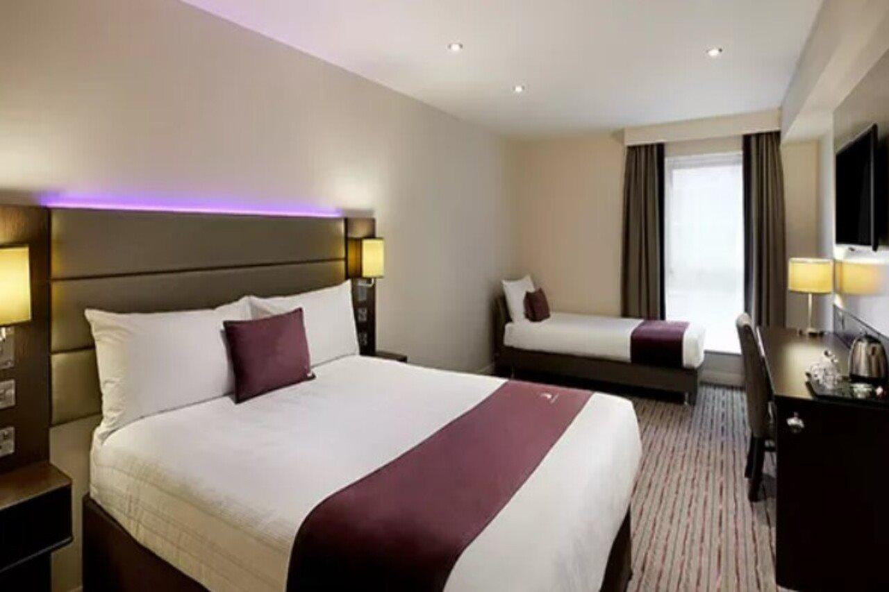 Premier Inn Ware Exteriör bild